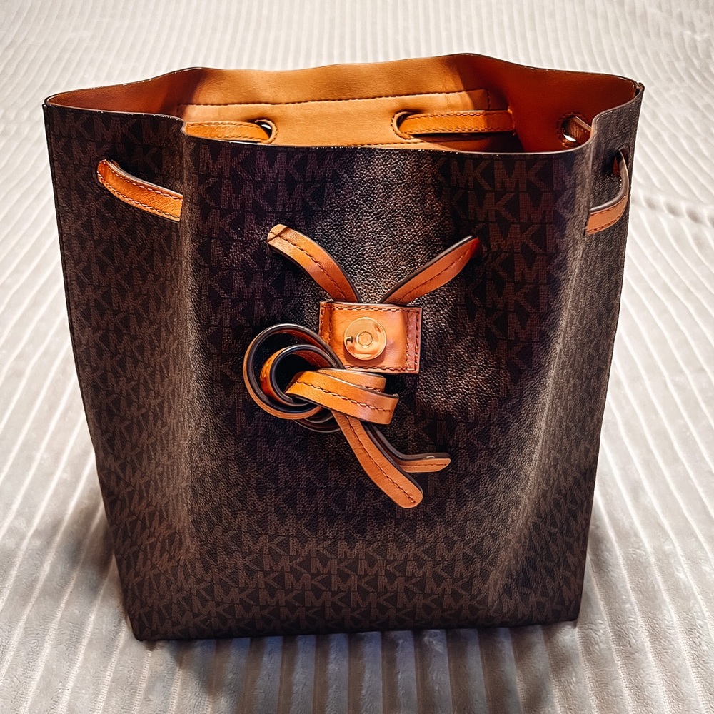 Michael Kors Junie Medium Backpack - image 2